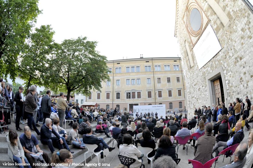 Apre i battenti vicino/lontano 2015